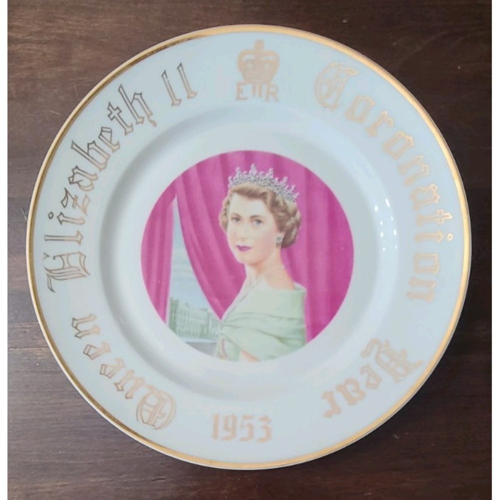 Queen Elizabeth II 1953 Coronation Commemorative Plate 22K Gold Trim Translucent